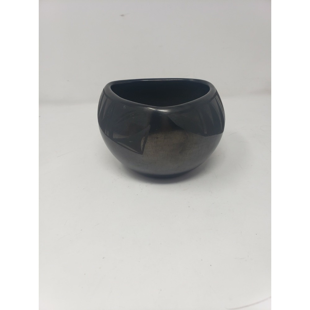 Nicolasa Signed Native Santa Clara Pueblo Pottery Blackware Etched 5.25" Bowl